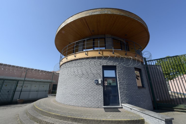 Illegalencentrum breidt uit met veertien kamers