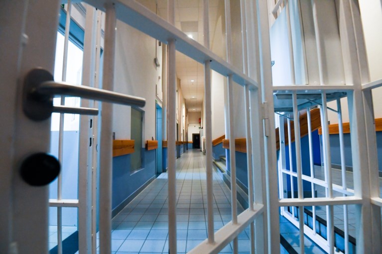 Illegalencentrum breidt uit met veertien kamers