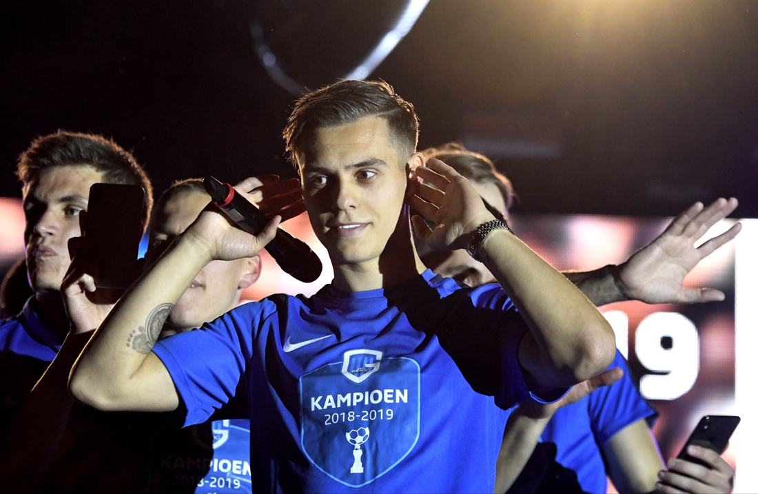 Genk Kapitein Leandro Trossard Schoffeert Met Alle Boeren Z Genk Het Nieuwsblad Mobile