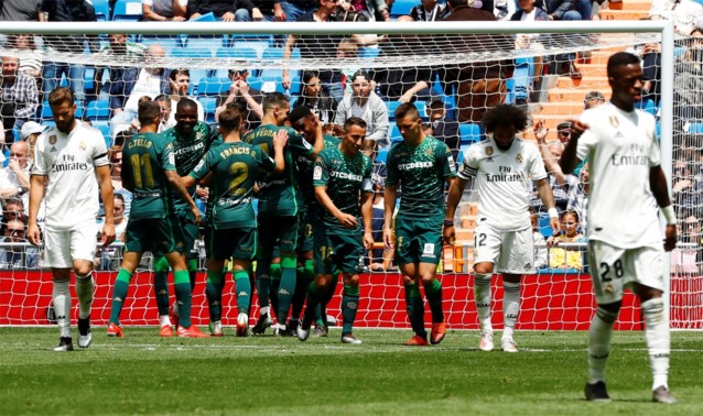 Real Madrid eindigt dramatisch seizoen met pijnlijke thuisnederlaag tegen Real Betis, maar concurrent Courtois krijgt staande ovatie
