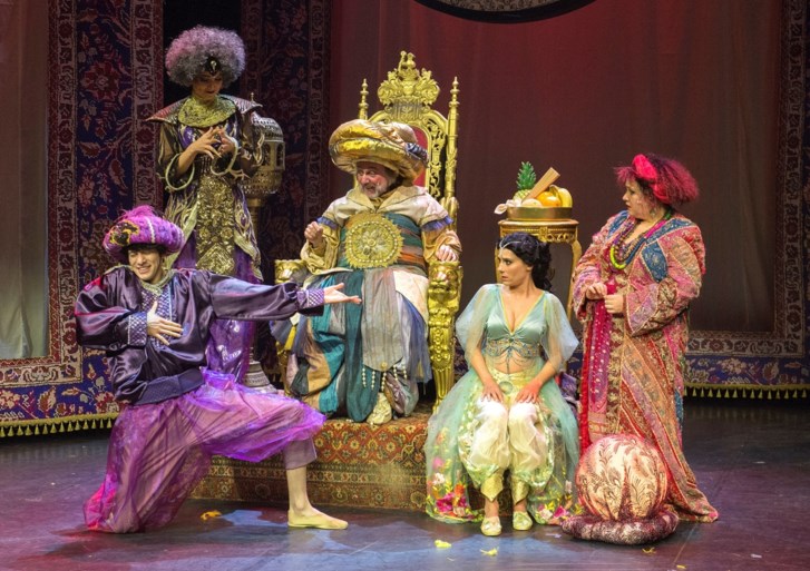 James Cooke “in zwijm” voor eigen musical ‘Aladdin’