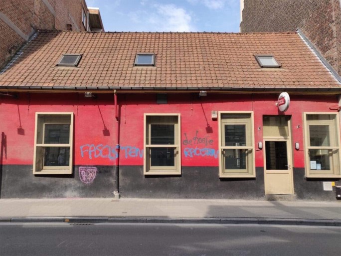 Café beklad na speech Dries Van Langenhove, lijsttrekker komt gevel zelf herschilderen