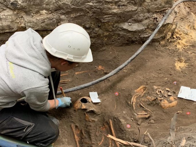 Archeologen vinden “schatkamer van kennis over ontstaan van Gent” aan Sint-Baafskathedraal