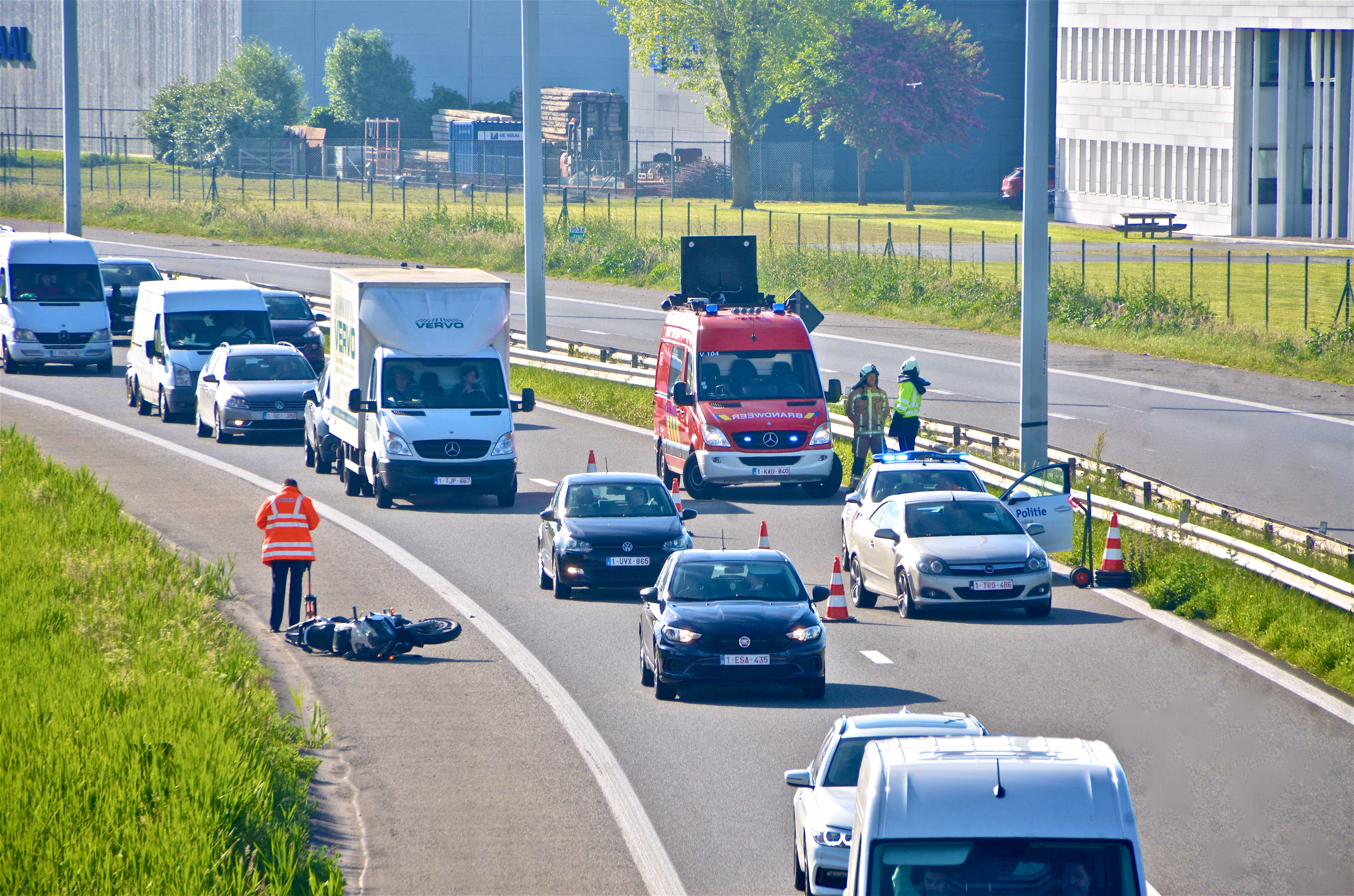 Verkeershinder door ongeval met motorrijder op A10 (Oostende) - Het ...