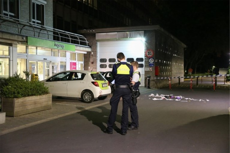 Twee slachtoffers van steekincident gevonden voor ingang van Antwerps ziekenhuis