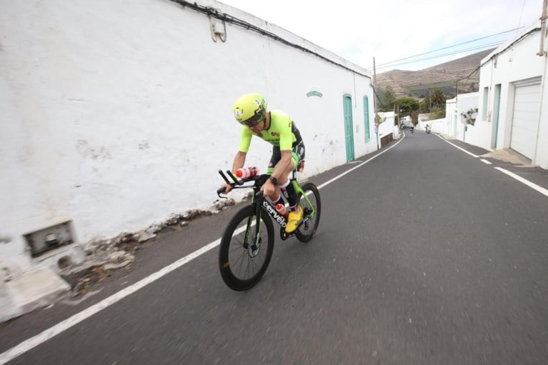 Frederik Van Lierde wint op veertigste verjaardag zwaarste triatlon ter wereld: “Ze zijn nog niet van mij van af”