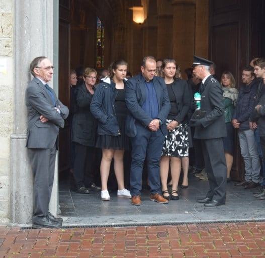1.300 rouwenden nemen afscheid van renner Jarne Lemmens die in zijn slaap overleed