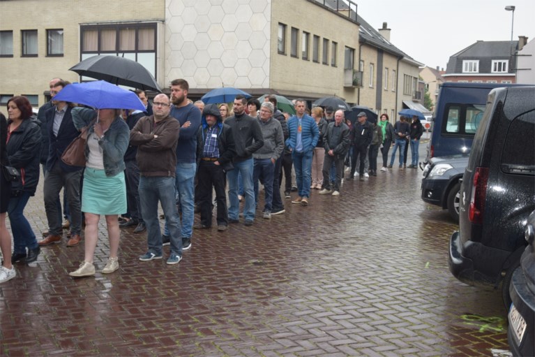 1.300 rouwenden nemen afscheid van renner Jarne Lemmens die in zijn slaap overleed