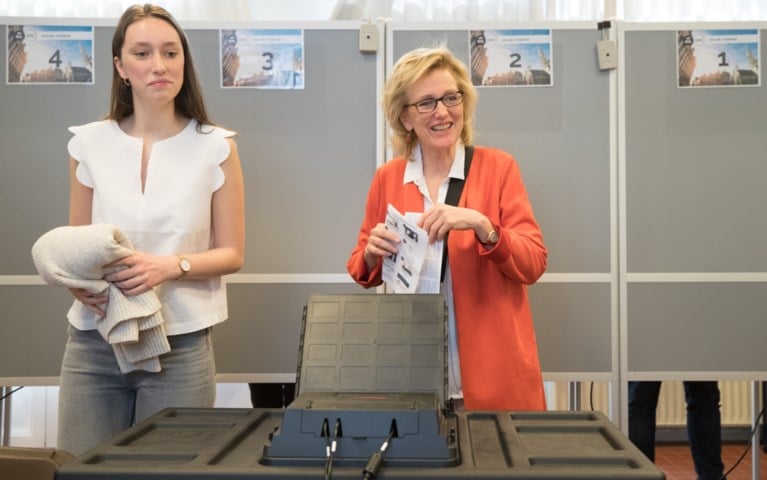 Ook (deel van de) koninklijke familie gaat stemmen voor de verkiezingen, maar niet iedereen mág dat