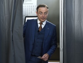 Jinnih Beels (SP.A) aast op Antwerpse burgemeesterssjerp, Bart De Wever (N-VA) niet onder de indruk: “Dat mag ze vergeten”