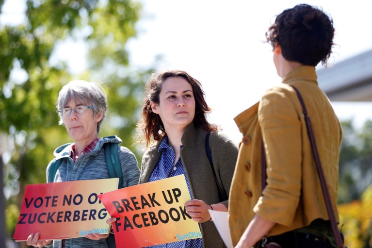 Protest bij jaarvergadering Facebook