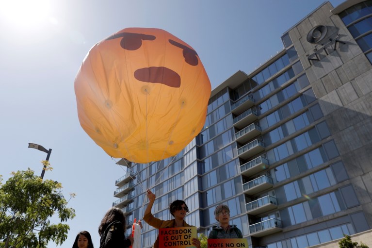 Protest bij jaarvergadering Facebook