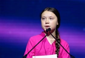 Dalai lama eert klimaatactiviste Greta Thunberg