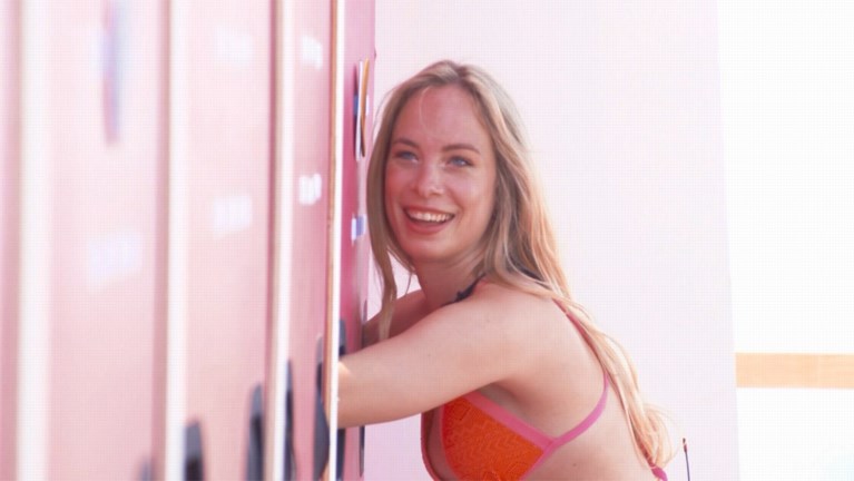Kaat krijgt pas twee dagen na exit uit ‘Love island’ haar vrijheid en haar smartphone terug