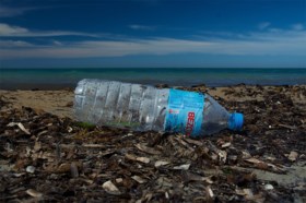 Elke minuut 33.800 plastic flessen in zee, WWF: “Gebrekkige afvalverwerking maakt van Middellandse Zee een open riool”