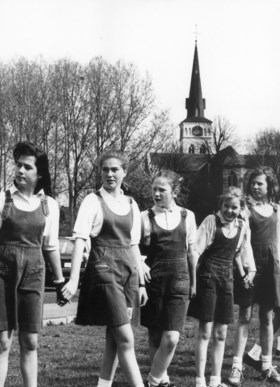 Van pofbroeken tot riemen als flesopeners: deze geheimen gaan schuil achter historische uniformen van Scouts, Chiro en KSA
