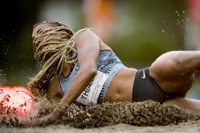 Nafi Thiam wint in Leiden zowel verspringen als 100 meter horden en is klaar voor zevenkamp van Talence
