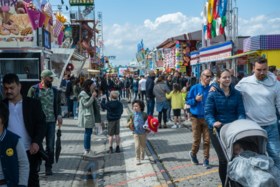 Sinksenfoor opnieuw van start op Spoor Oost: nieuwe attractie tijdelijk dicht door felle wind