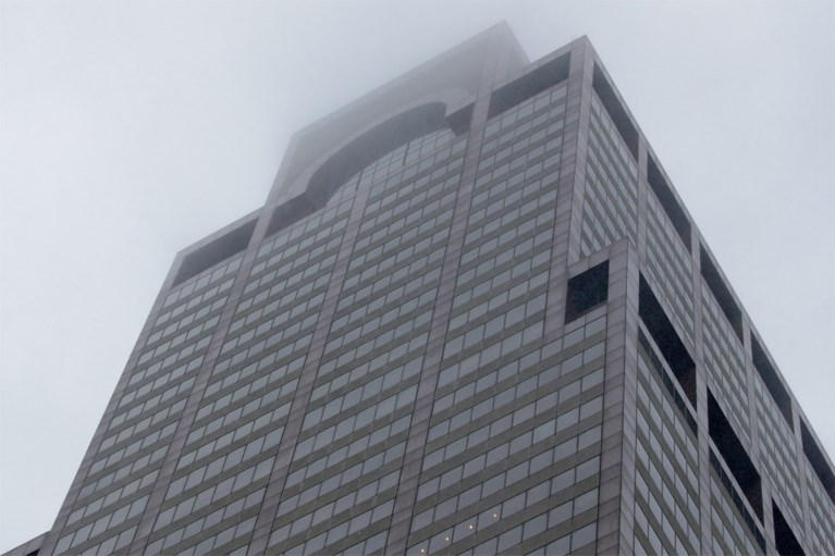 Helikopter stort neer op gebouw in hartje Manhattan: één dode