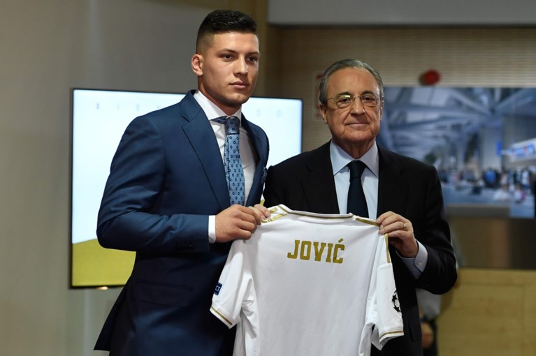 Real Madrid stelt nieuwe goalgetter Luka Jovic voor (zonder rugnummer), De Koninklijke hoopt voor Eden Hazard op veel volk
