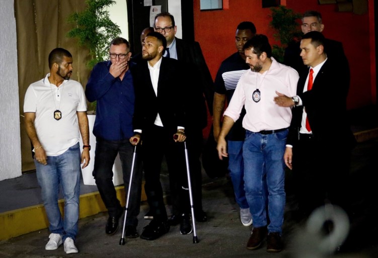 Neymar werd vijf uur lang ondervraagd in verkrachtingszaak: “De waarheid zal vroeg of laat duidelijk worden”