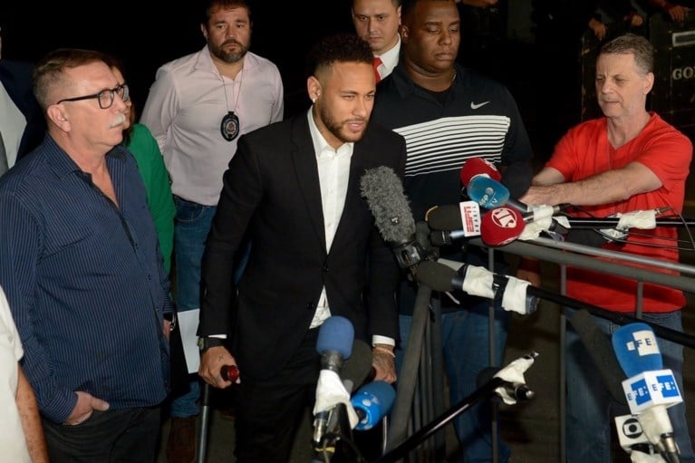 Neymar werd vijf uur lang ondervraagd in verkrachtingszaak: “De waarheid zal vroeg of laat duidelijk worden”