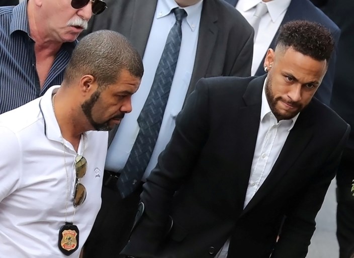 Neymar werd vijf uur lang ondervraagd in verkrachtingszaak: “De waarheid zal vroeg of laat duidelijk worden”