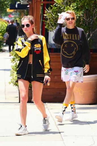 Cara Delevingne (26) bevestigt relatie met actrice Ashley Benson (29)