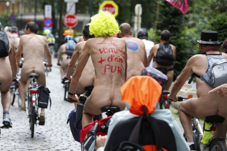 Honderdtal naaktfietsers doorkruist Brussel