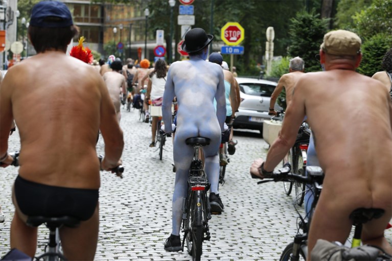 Honderdtal naaktfietsers doorkruist Brussel