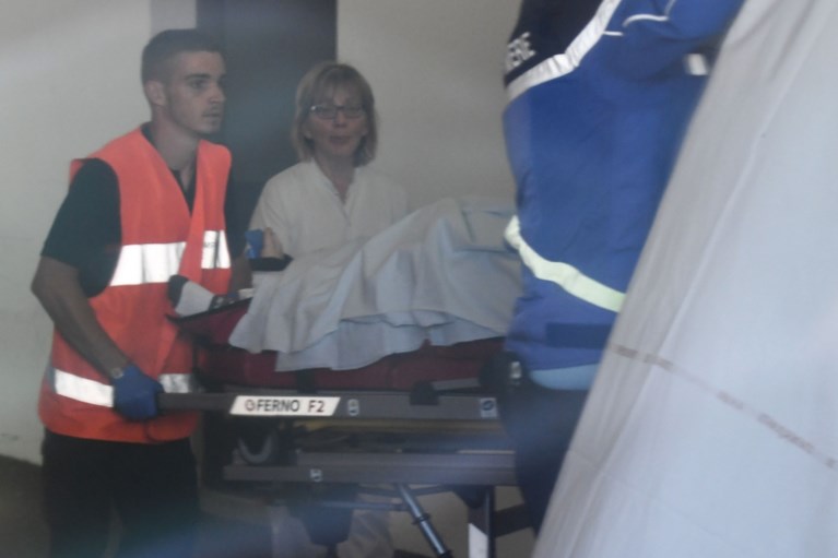 Extra opdoffer voor Chris Froome na val in Dauphiné: Brit heeft ook gebroken nek en moet zes weken in ziekenhuis blijven