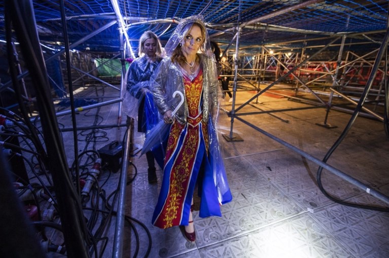 “Ik was gewoon een verwend nest”: Geri ‘Halliwell’ Horner excuseert zich op podium voor het verlaten van de Spice Girls in 1998
