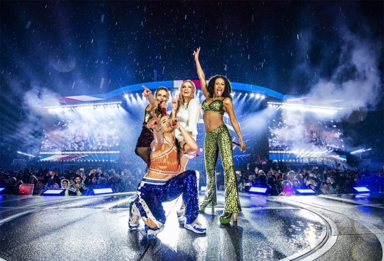 “Ik was gewoon een verwend nest”: Geri ‘Halliwell’ Horner excuseert zich op podium voor het verlaten van de Spice Girls in 1998