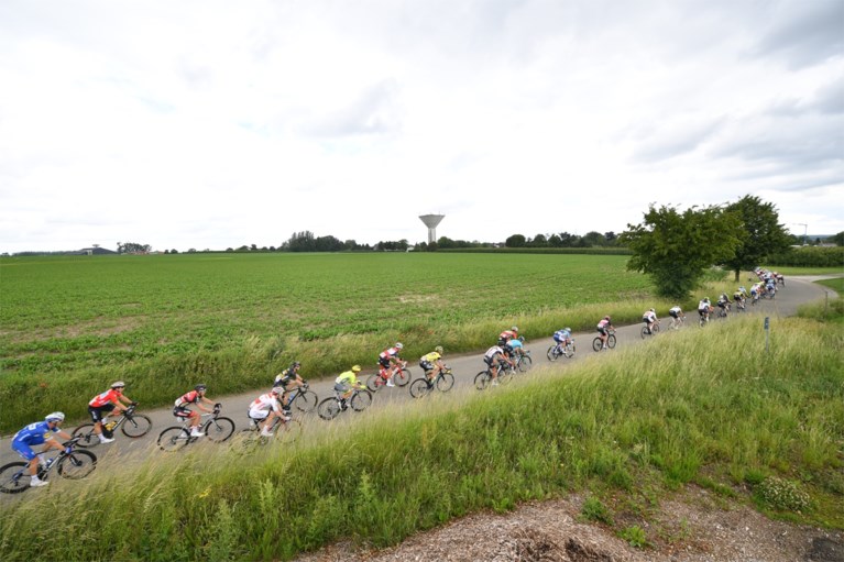 Bryan Coquard wint met overmacht hectische sprint in slotetappe, Remco Evenepoel pakt eindklassement Baloise Belgium Tour
