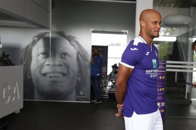 Dit zijn de nieuwe shirts van Anderlecht: Vincent Kompany draagt nummer 4, achter de schermen bij zijn eerste fotoshoot