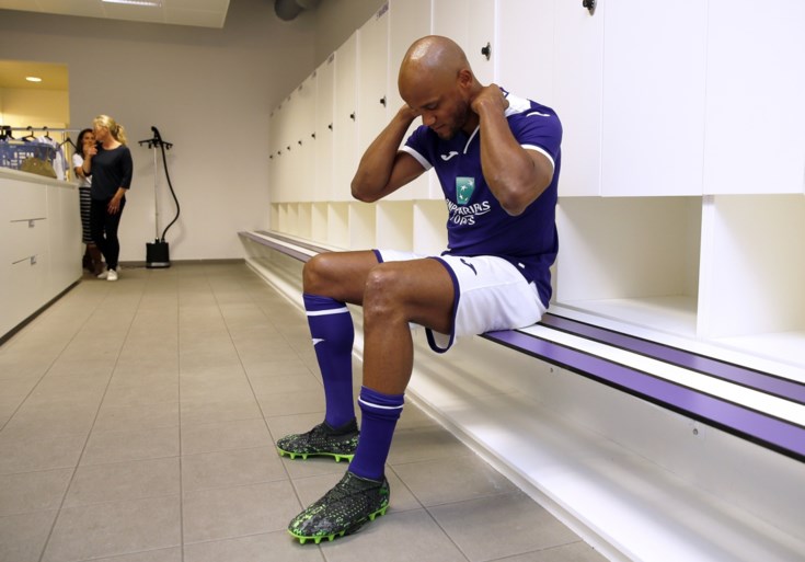 Dit zijn de nieuwe shirts van Anderlecht: Vincent Kompany draagt nummer 4, achter de schermen bij zijn eerste fotoshoot