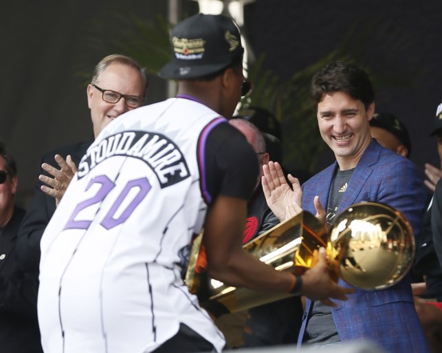 Schietincident zorgt even voor paniek bij 2 miljoen fans maar parade van NBA-kampioen door Toronto gaat gewoon door