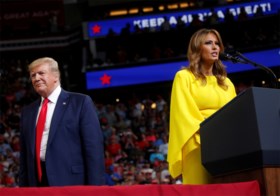 Trump trapt campagne voor tweede ambtstermijn af in Florida: “Keep America Great”