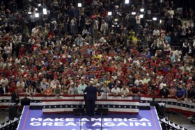 Trump trapt campagne voor tweede ambtstermijn af in Florida: “Keep America Great”