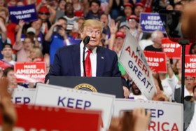 Trump trapt campagne voor tweede ambtstermijn af in Florida: “Keep America Great”