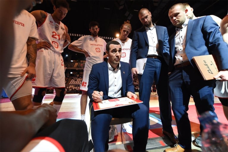 Roel Moors tekent voor twee jaar bij Duitse topclub Bamberg: ”Ik moest deze kans grijpen”
