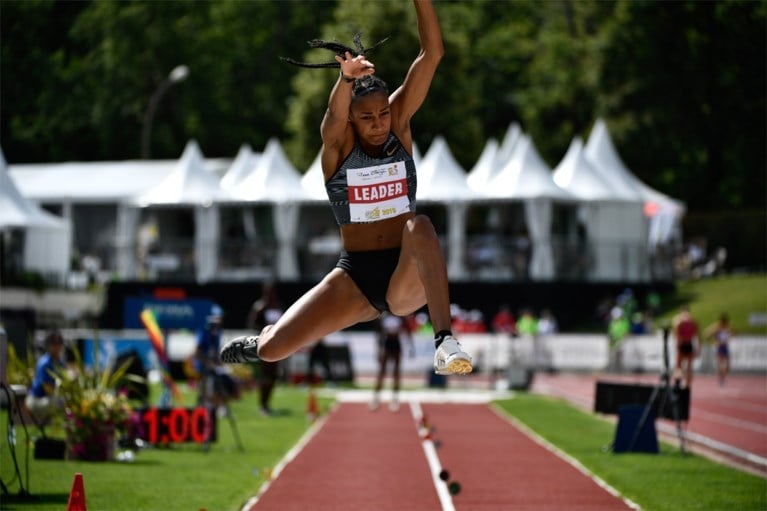 Nafi Thiam pakt olympisch ticket in haar op één na beste zevenkamp ooit, en dat met een elleboogblessure