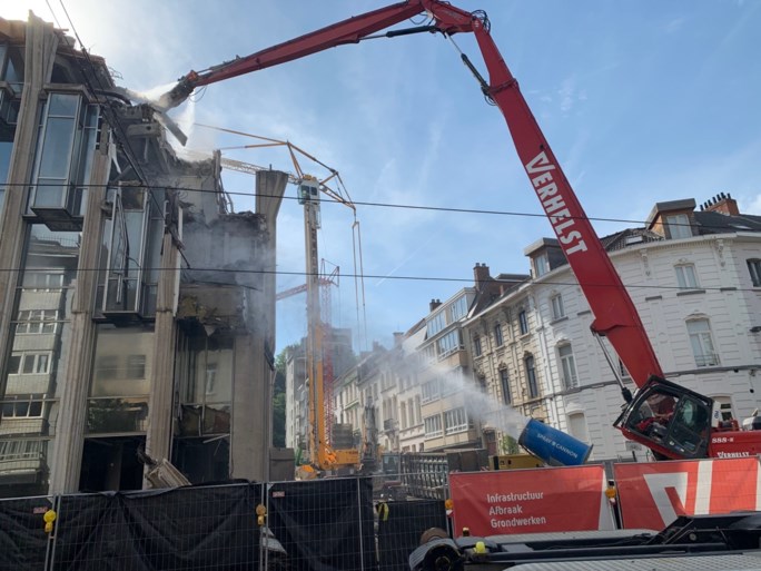 Iconische ‘Royal Belge’ wordt na veertig jaar afgebroken: “Gebouw was niet meer van deze tijd”