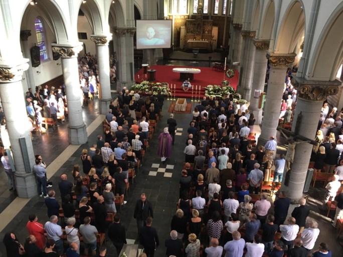 Familie neemt afscheid van jonge renner Joren Touquet: “Waarom jij? Waarom wij?”
