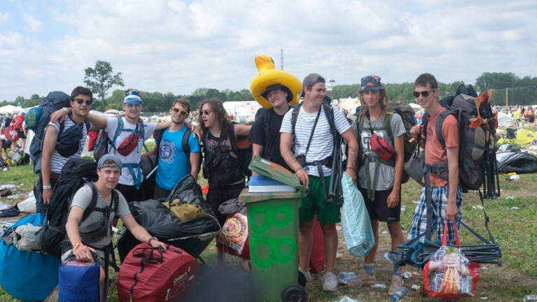 Festivalgangers blazen aftocht op Rock Werchter: “Te warm voor seks, dus we hebben wat extra gedronken”