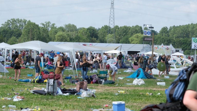 Festivalgangers blazen aftocht op Rock Werchter: “Te warm voor seks, dus we hebben wat extra gedronken”