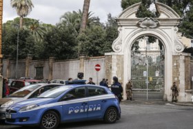 Vaticaan laat twee graven openen in onderzoek naar meisje dat al 36 jaar vermist is