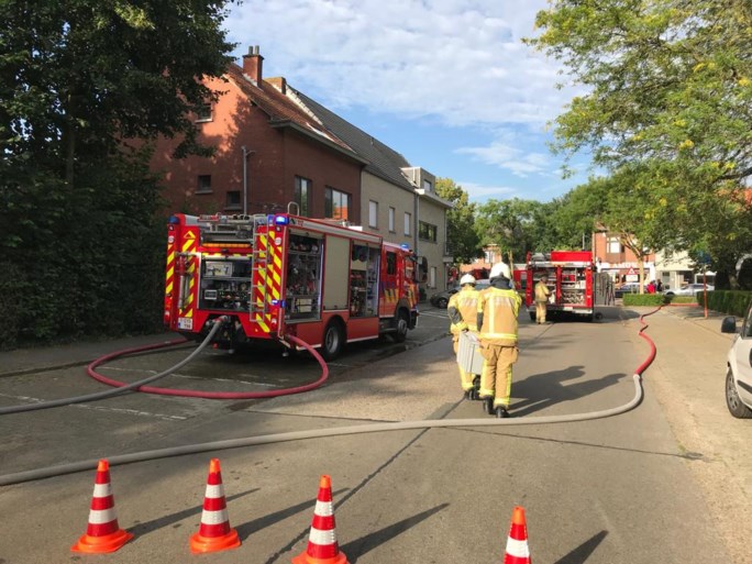 Slecht gedoofde sigaret zet terras in Brasschaat in lichterlaaie