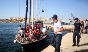 Italië en Malta willen EU-vergadering over permanente oplossing voor verdeling migranten