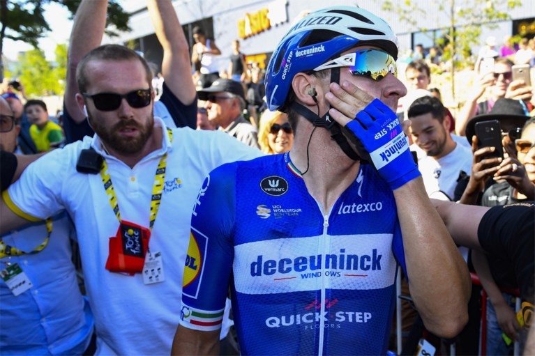 Patrick Lefevere vol lof over Elia Viviani na zijn zege in de Tour: “Hij zal de ploeg verlaten, maar het is een prof”